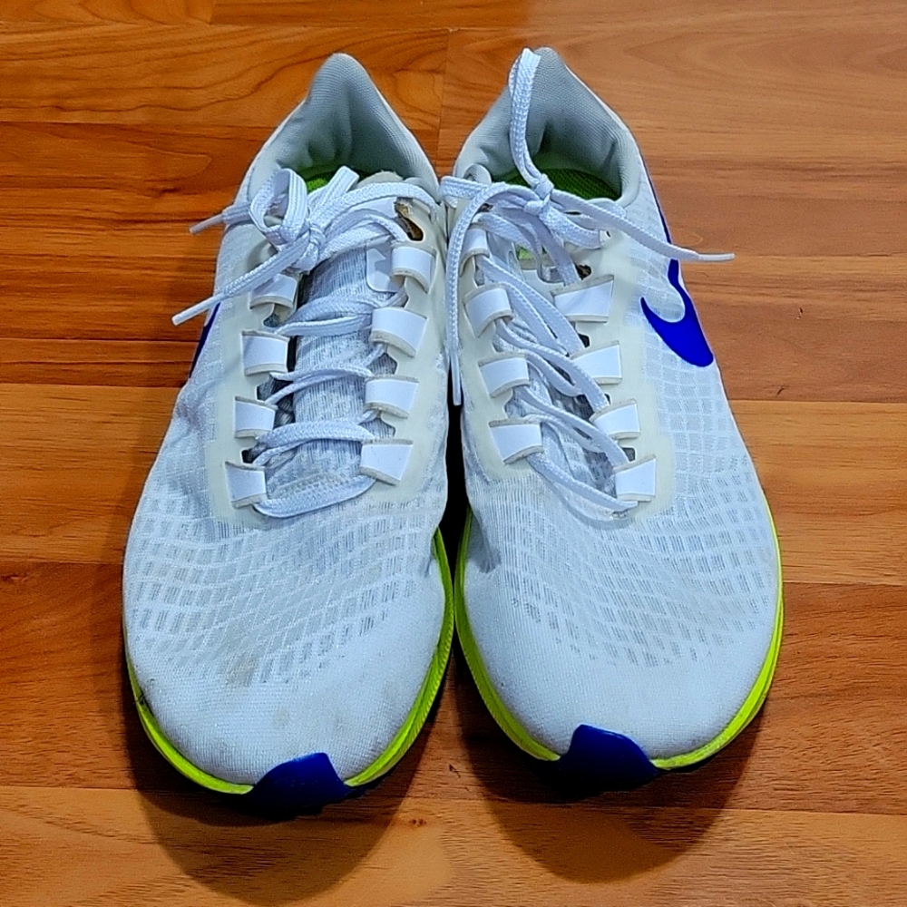 Men Pegasus 37 size 11